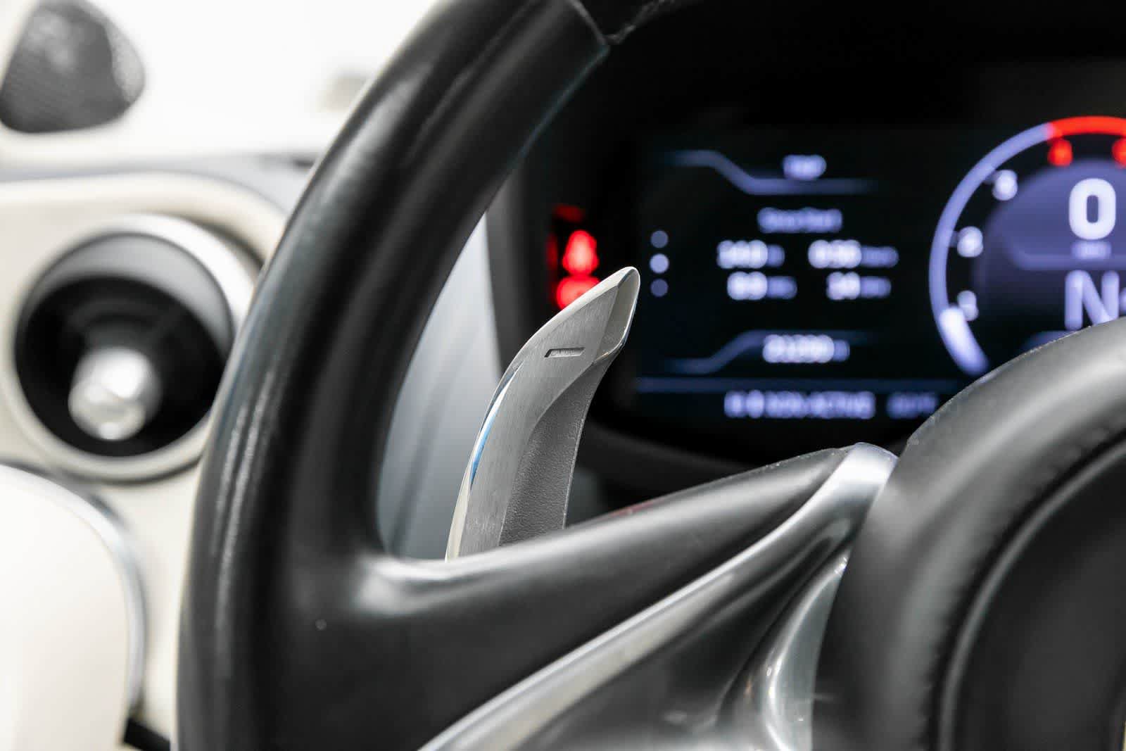 Used 2020 McLaren GT RWD image 18