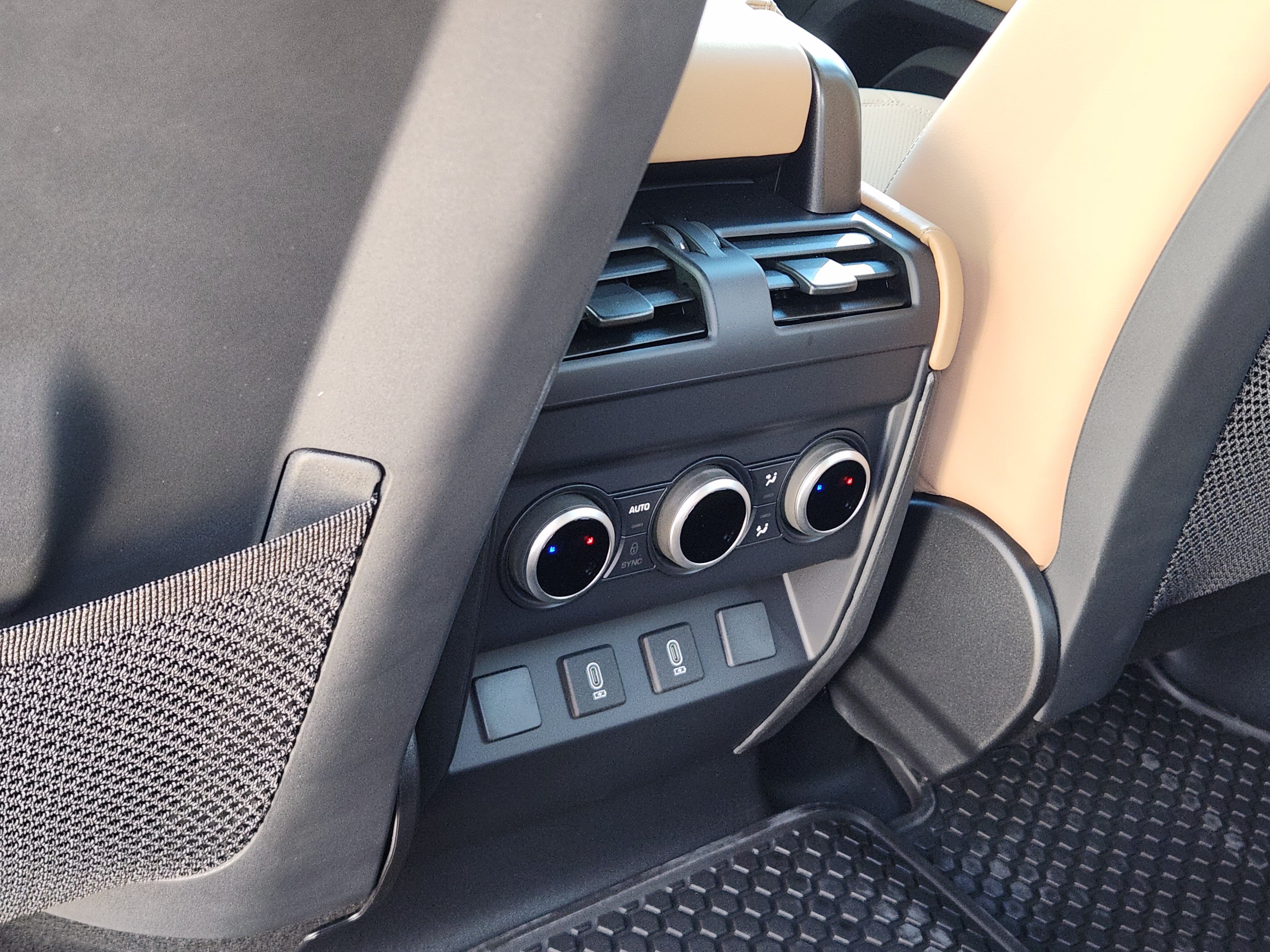 New 2026 Land Rover Defender 110 X-Dynamic SE AWD/4WD image 26