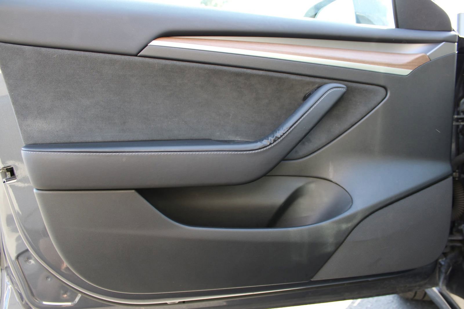 Used 2023 Tesla Model 3 Standard Range image 18