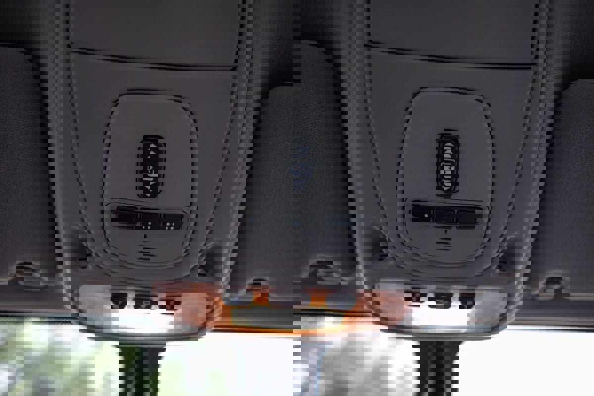 Used 2003 Jaguar S-TYPE R image 40