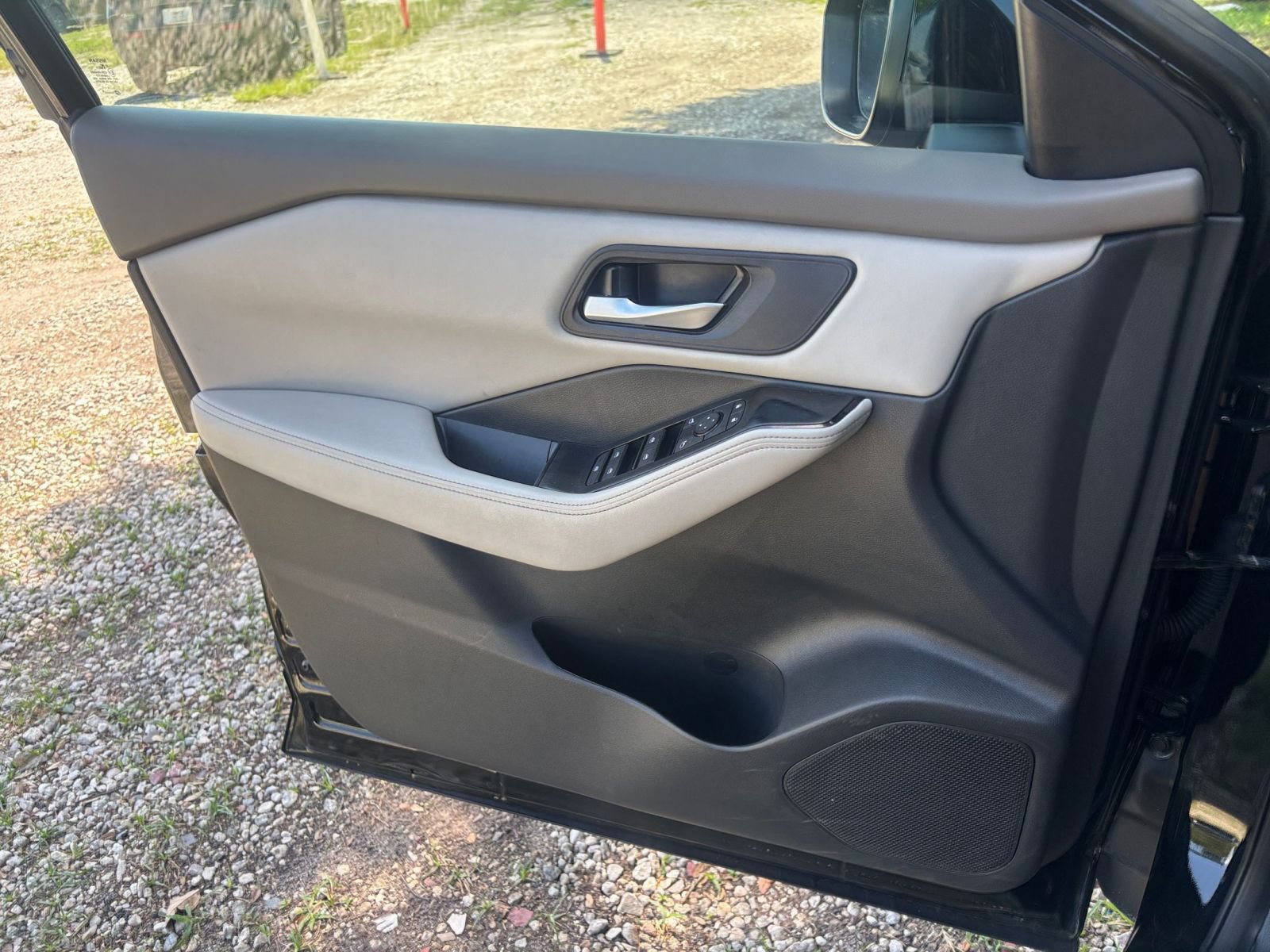 Used 2025 Nissan Rogue SV AWD/4WD image 18