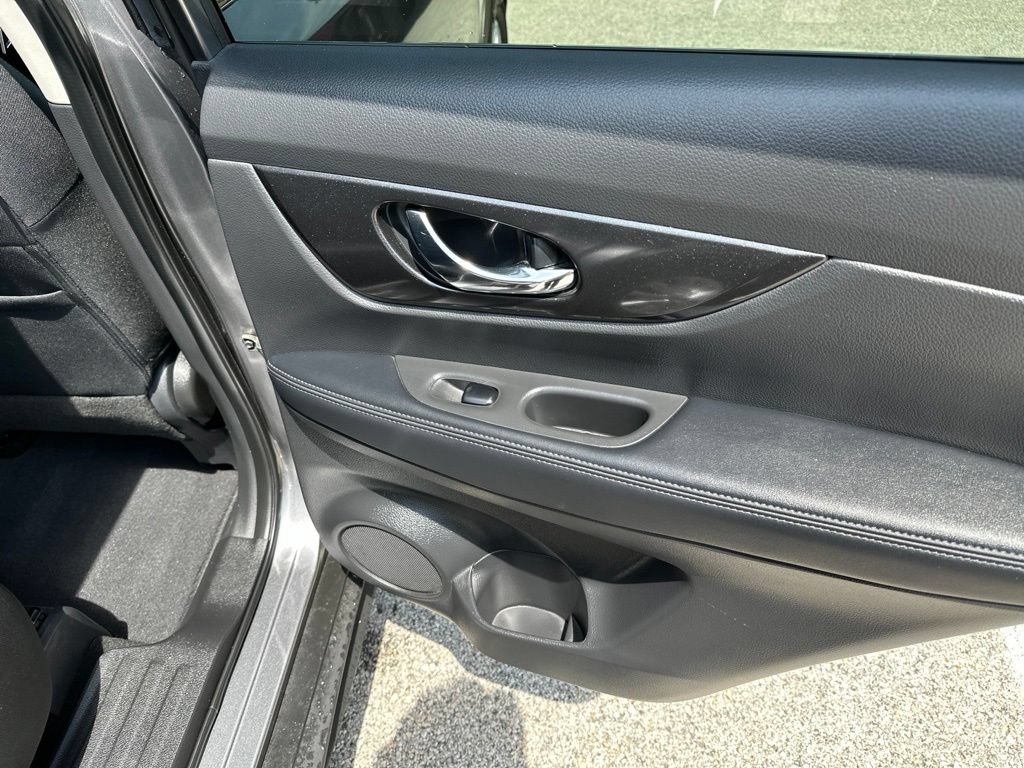 Used 2019 Nissan Rogue SV AWD/4WD image 19