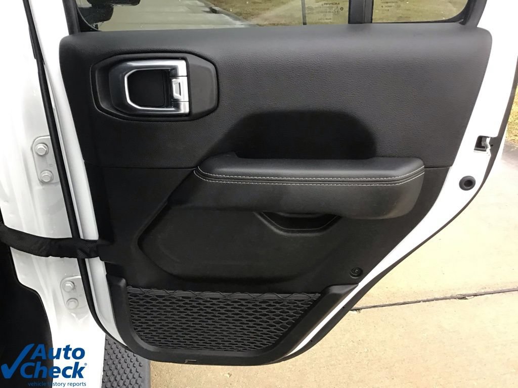 Used 2023 Jeep Wrangler Unlimited Sahara w/ Cold Weather Group AWD/4WD image 12