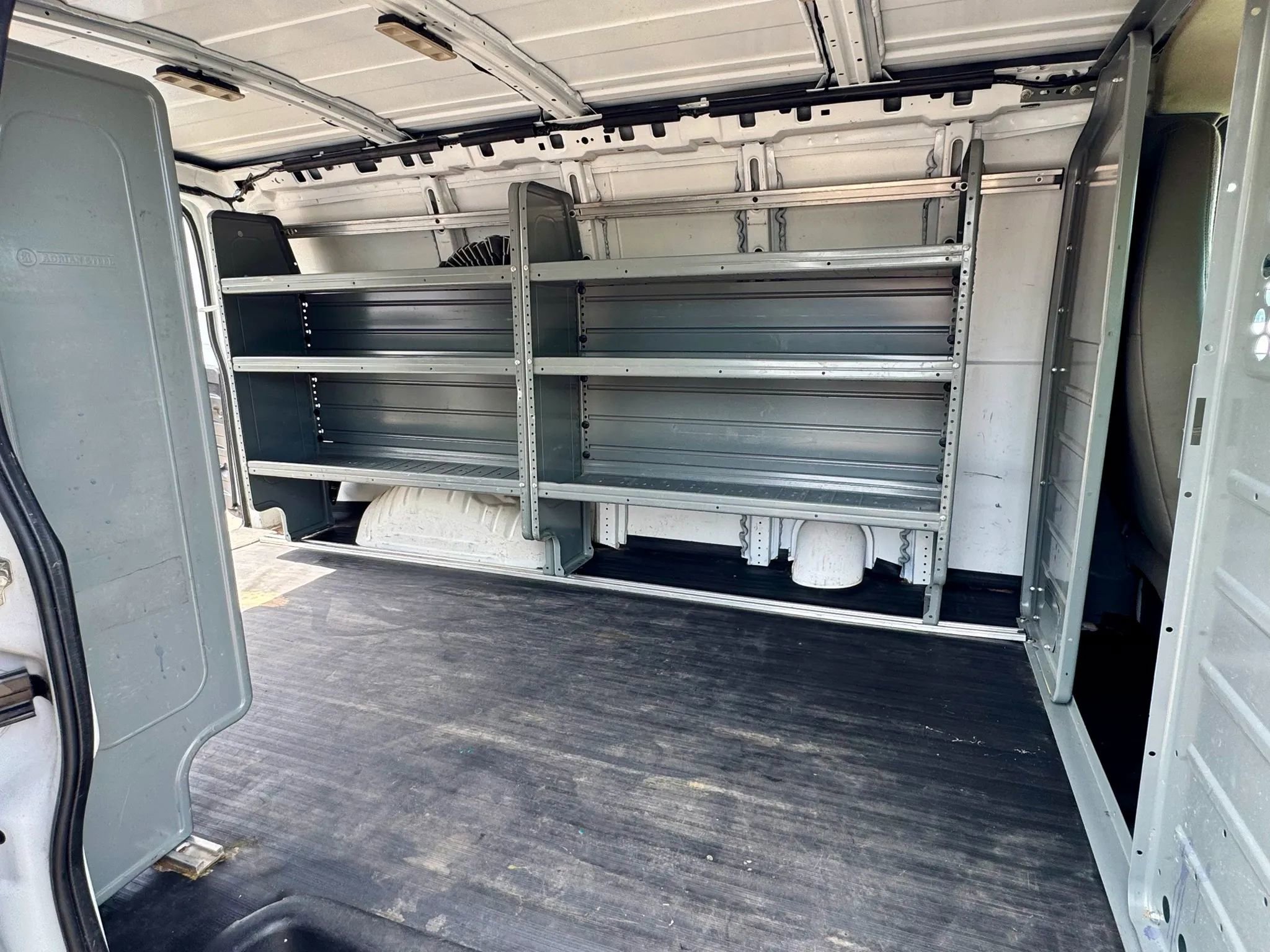 Used 2015 Chevrolet Express 2500 RWD image 14