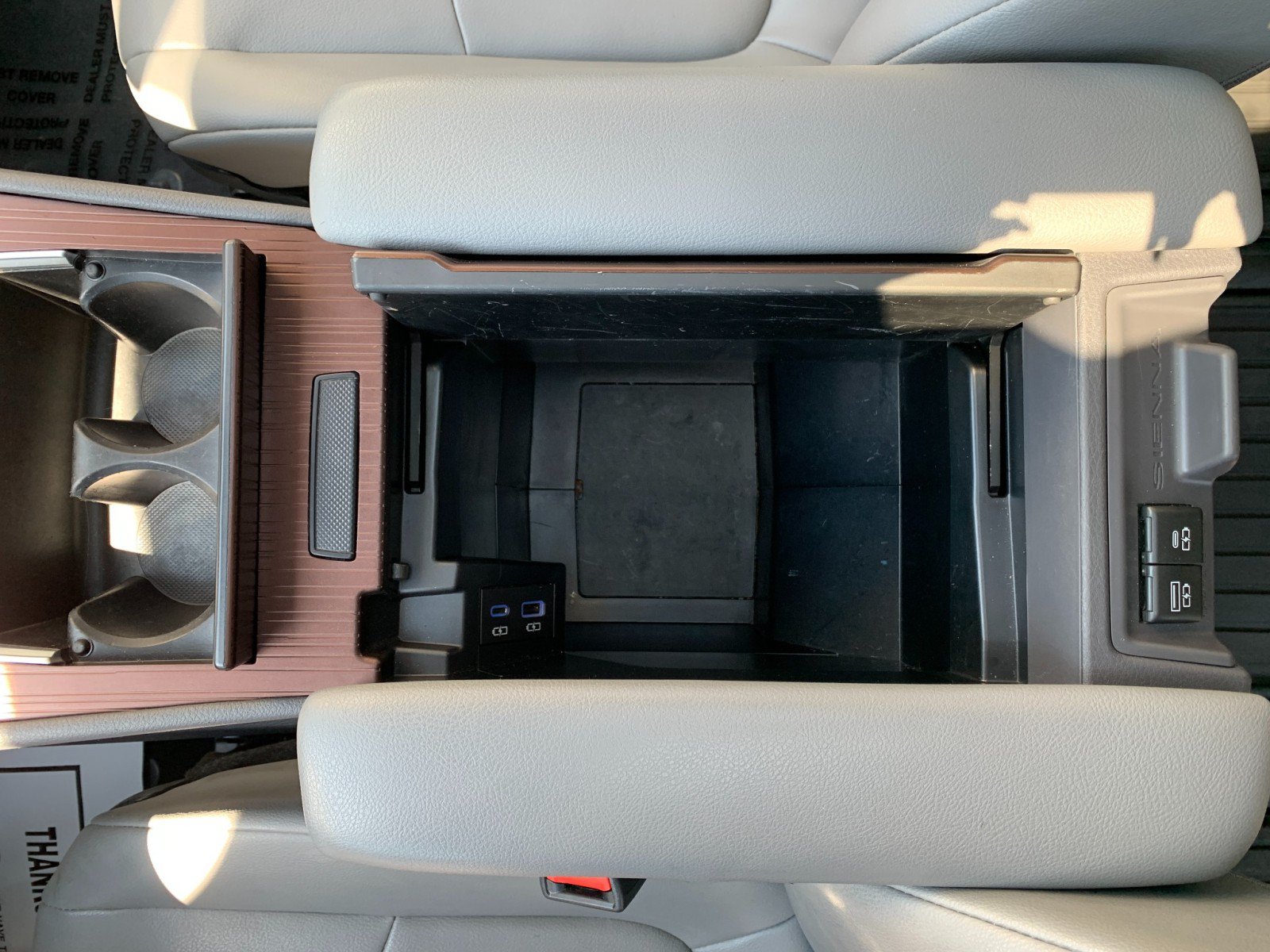 Used 2022 Toyota Sienna XLE AWD/4WD image 24