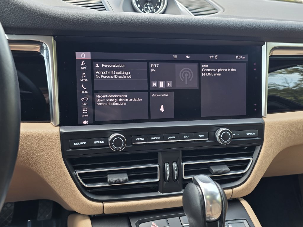 Certified 2021 Porsche Macan AWD/4WD image 16