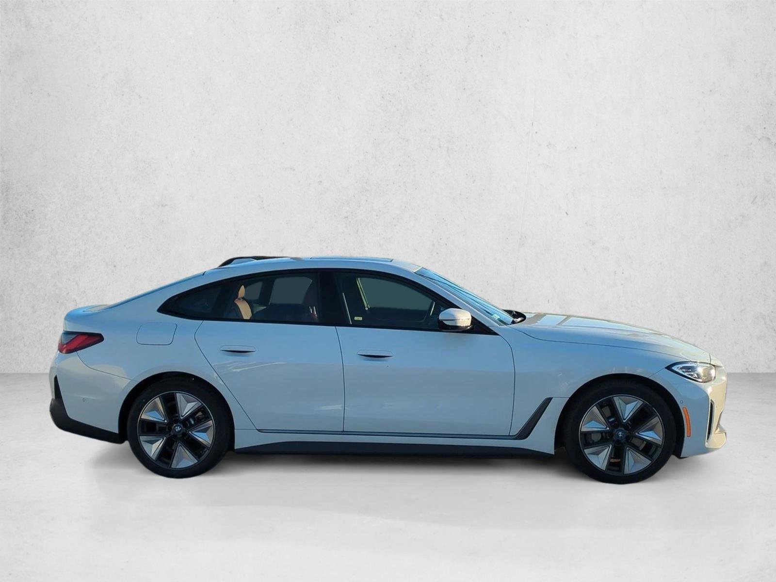 Used 2023 BMW i4 eDrive35 RWD image 4