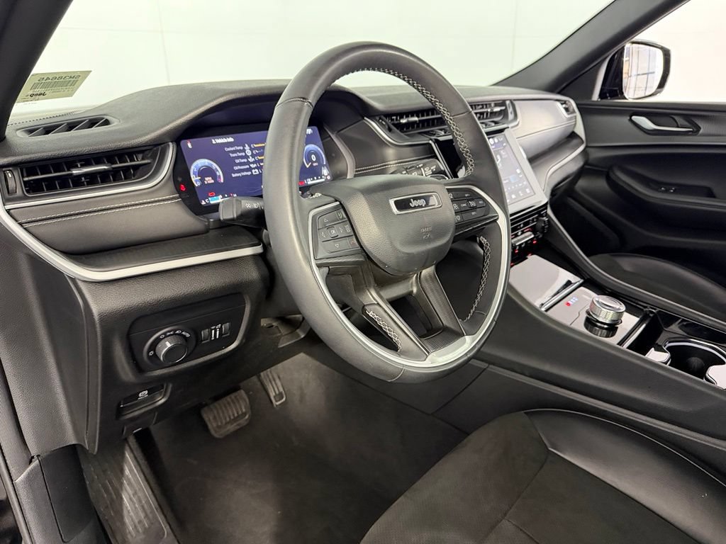 Used 2023 Jeep Grand Cherokee L Laredo AWD/4WD image 21