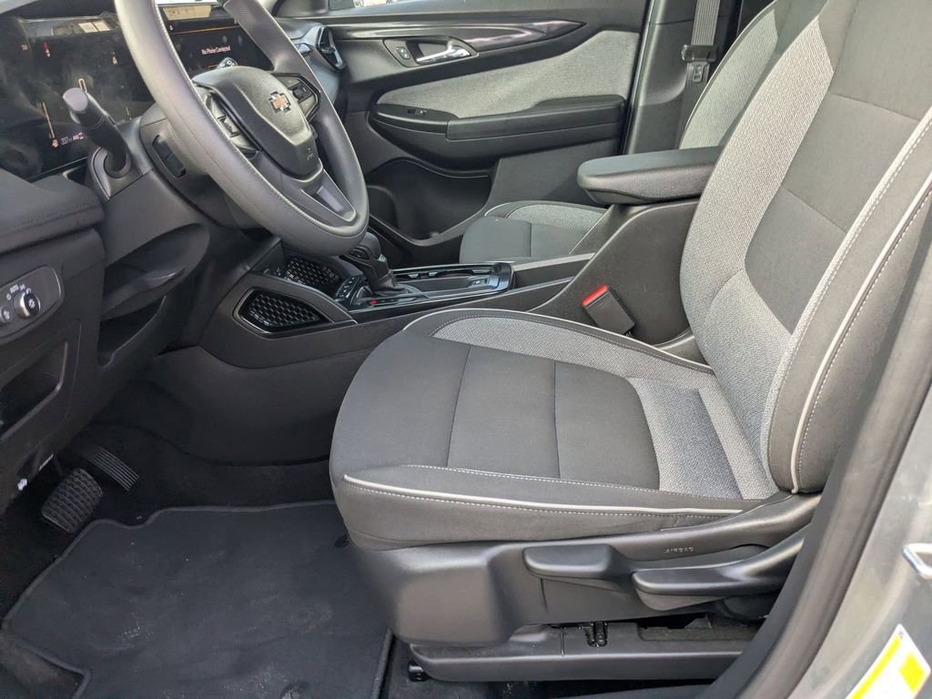Used 2025 Chevrolet TrailBlazer LT image 11
