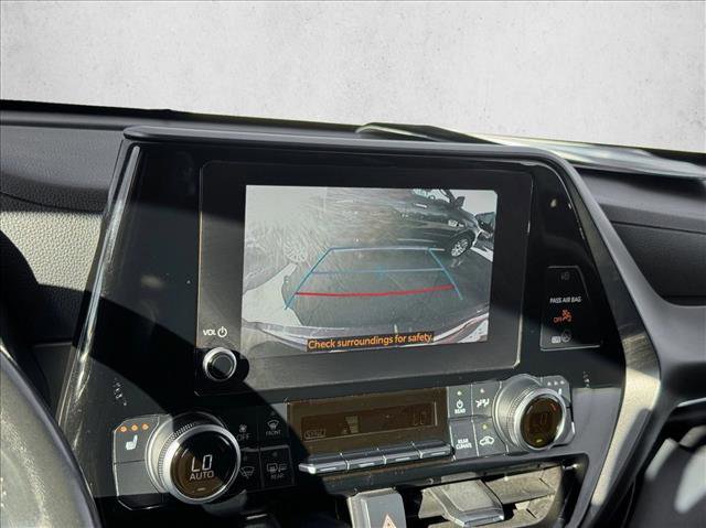 Used 2024 Toyota Highlander XLE image 14