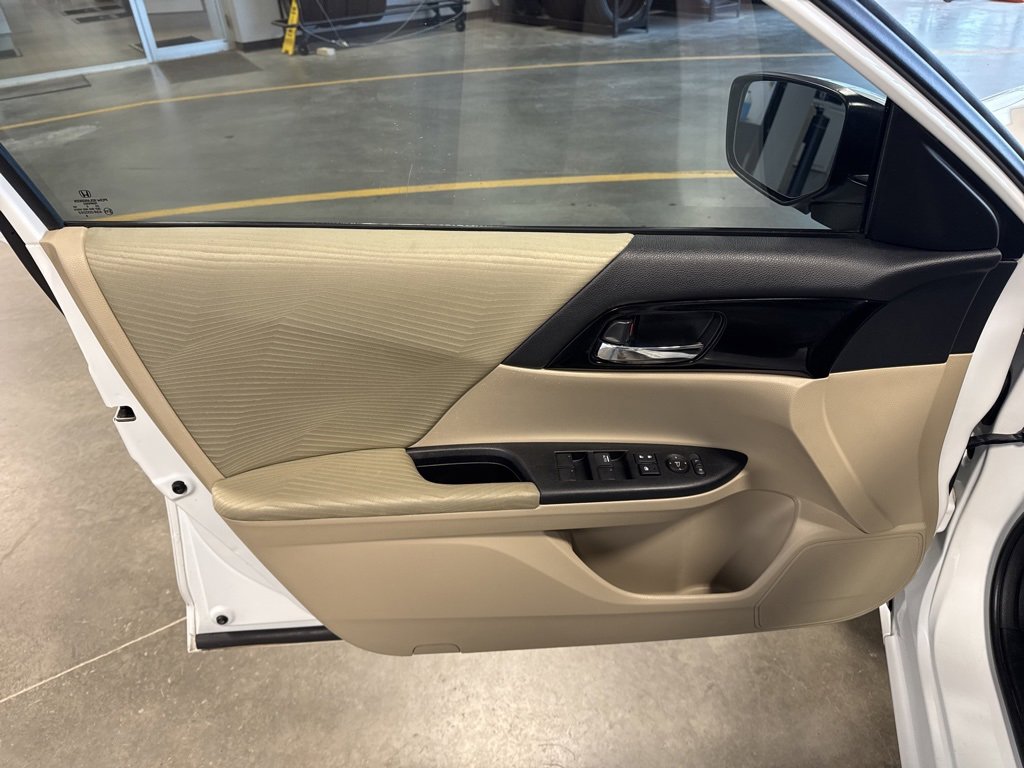 Used 2017 Honda Accord LX image 24