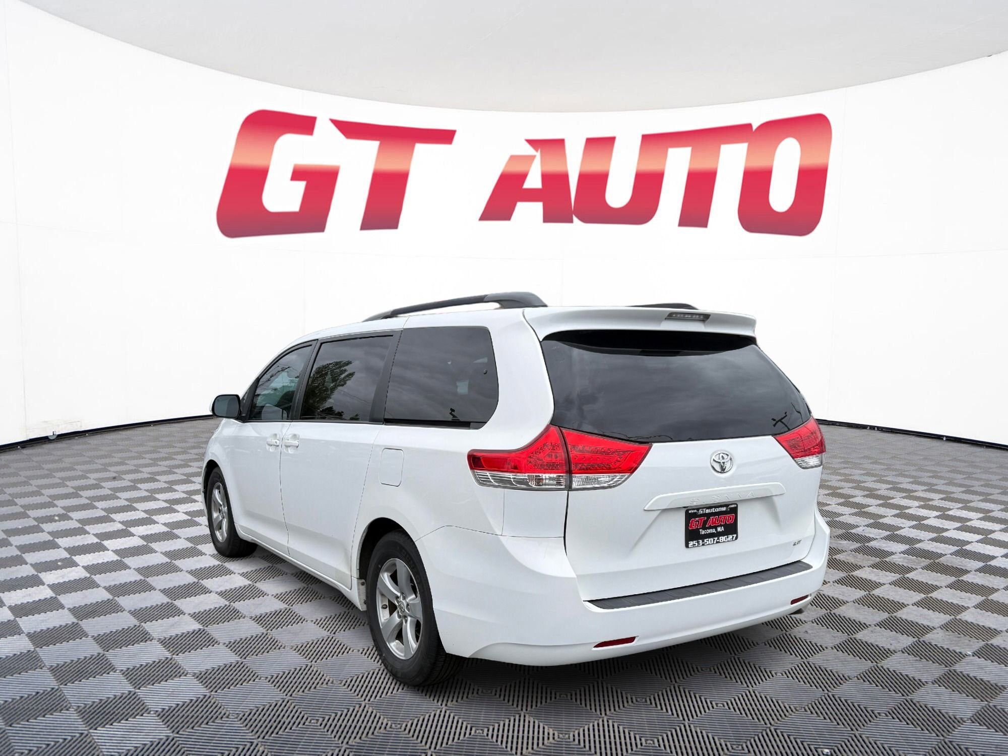 Used 2014 Toyota Sienna LE FWD image 3