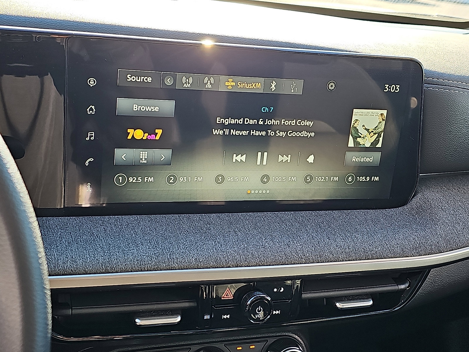 Certified 2025 Nissan Kicks SV w/ SV Premium Package image 18