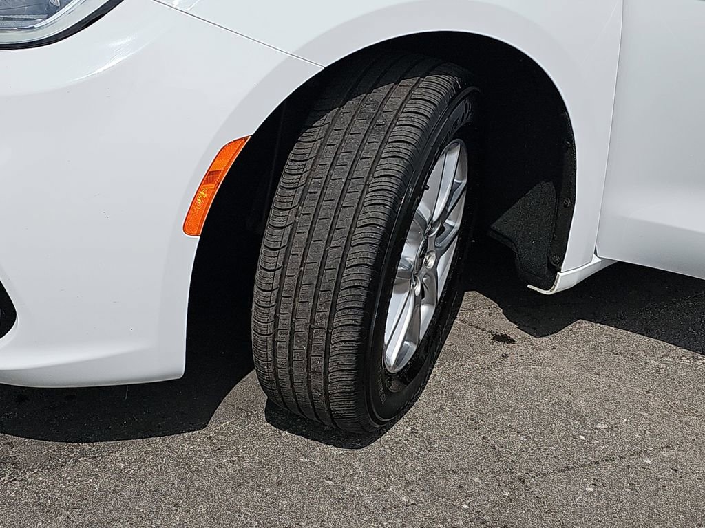 Used 2023 Chrysler Pacifica Touring-L image 35