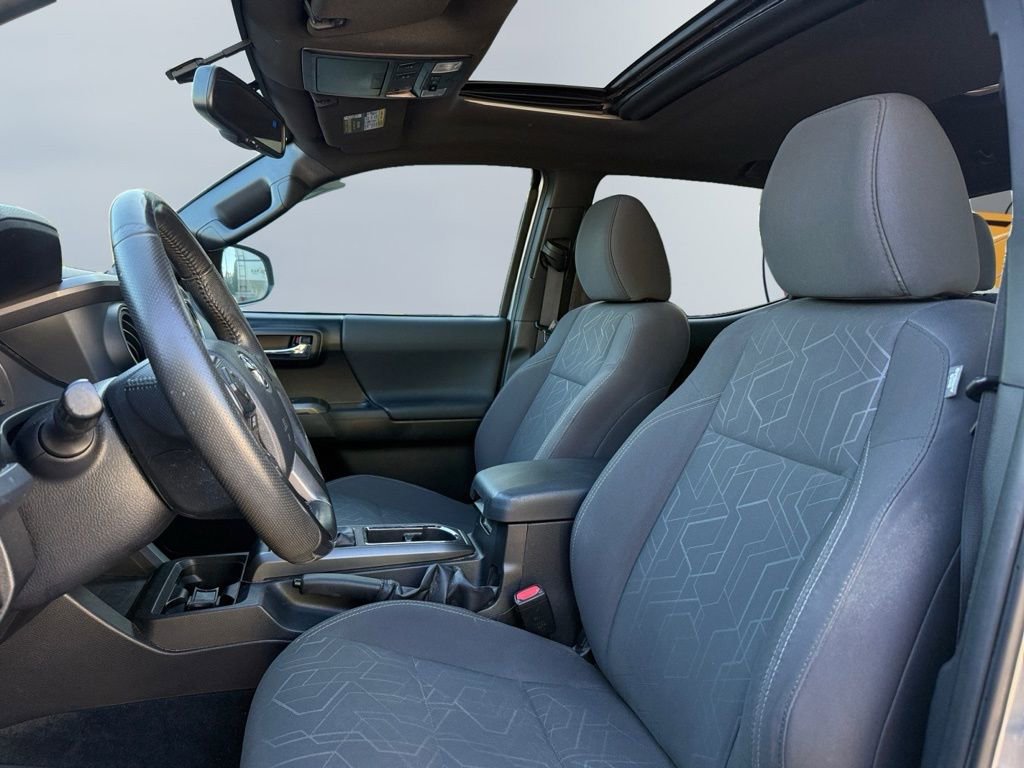 Used 2017 Toyota Tacoma TRD Off-Road w/ Premium & Technology Package image 19