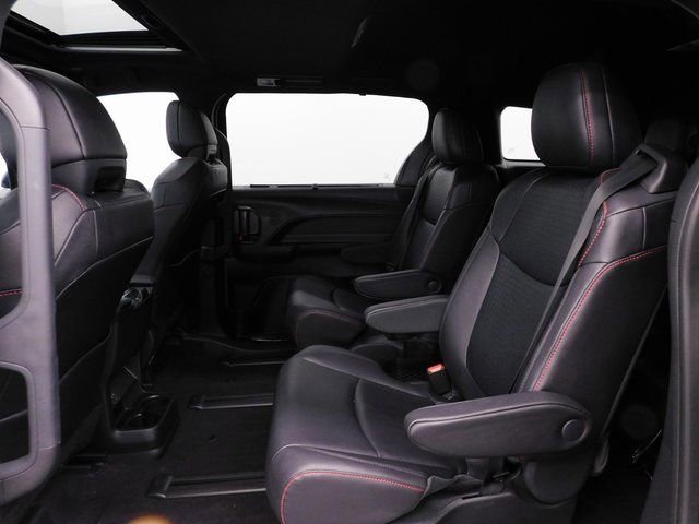Used 2025 Toyota Sienna XSE image 26