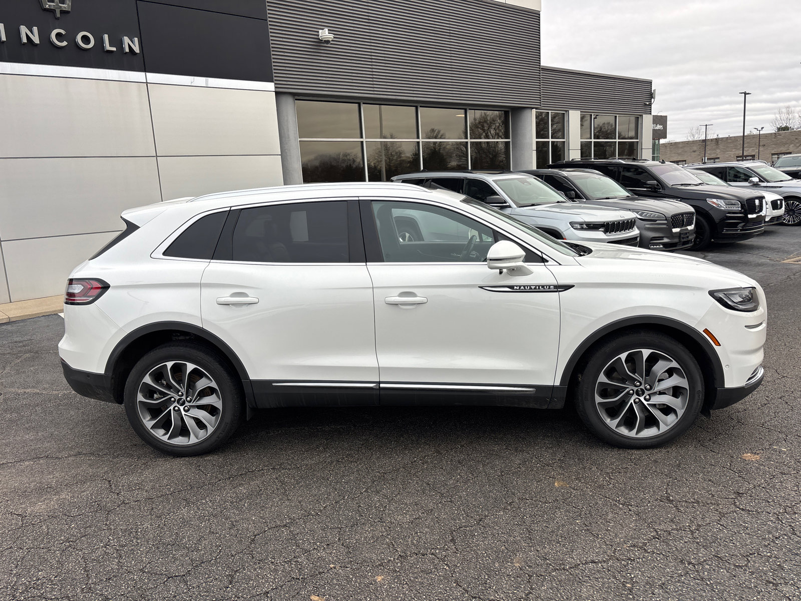 Certified 2023 Lincoln Nautilus Reserve w/ Equipment Group 201A image 8