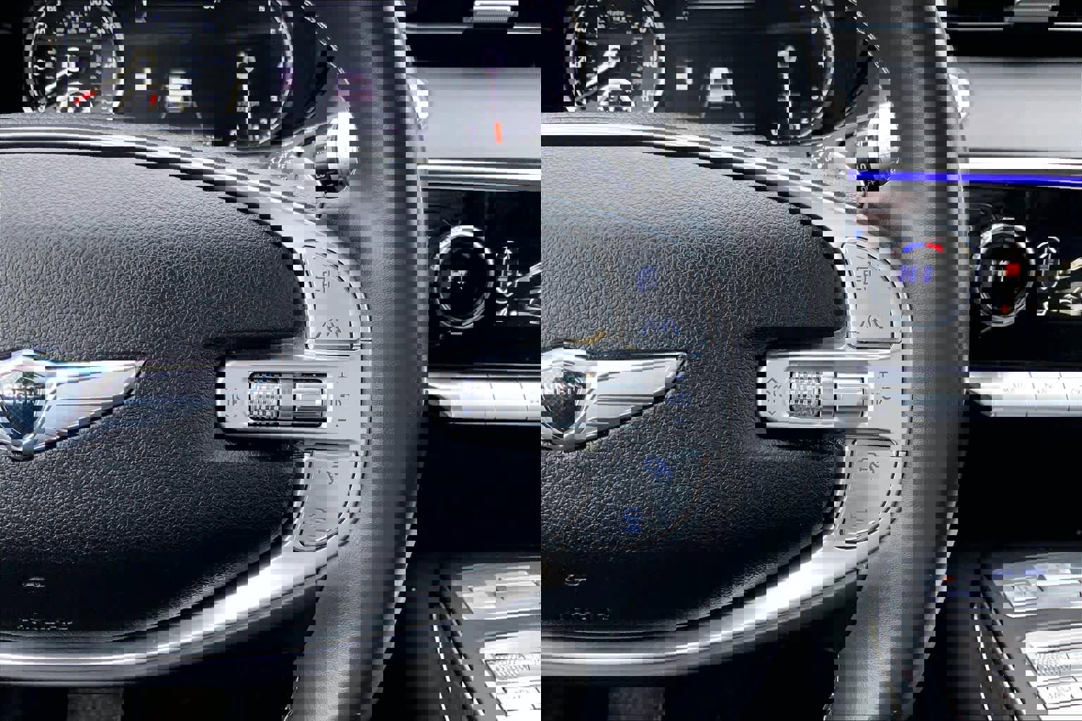 Used 2024 Genesis GV70 2.5T w/ Advanced Package image 25