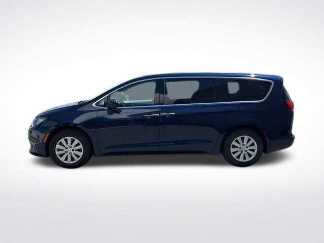 Used 2018 Chrysler Pacifica L FWD image 4