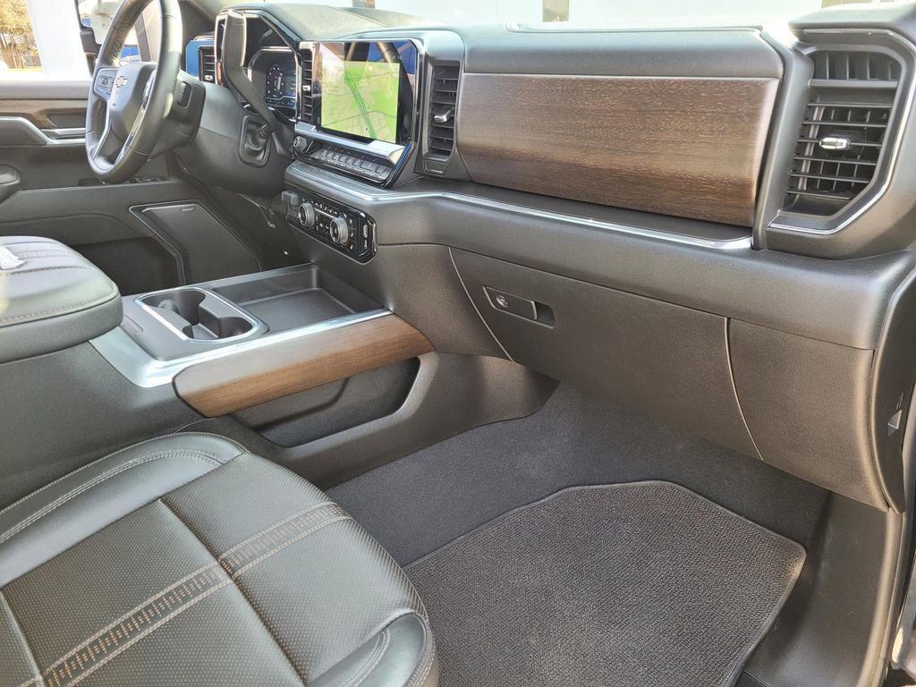 Used 2025 Chevrolet Silverado 2500 High Country w/ High Country Premium Package AWD/4WD image 8