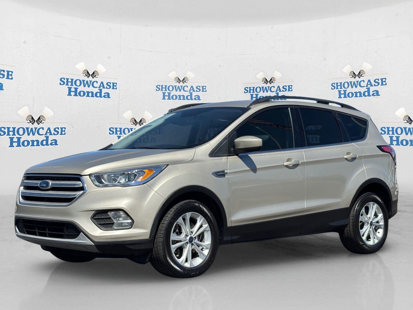 Used 2018 Ford Escape SEL image 2