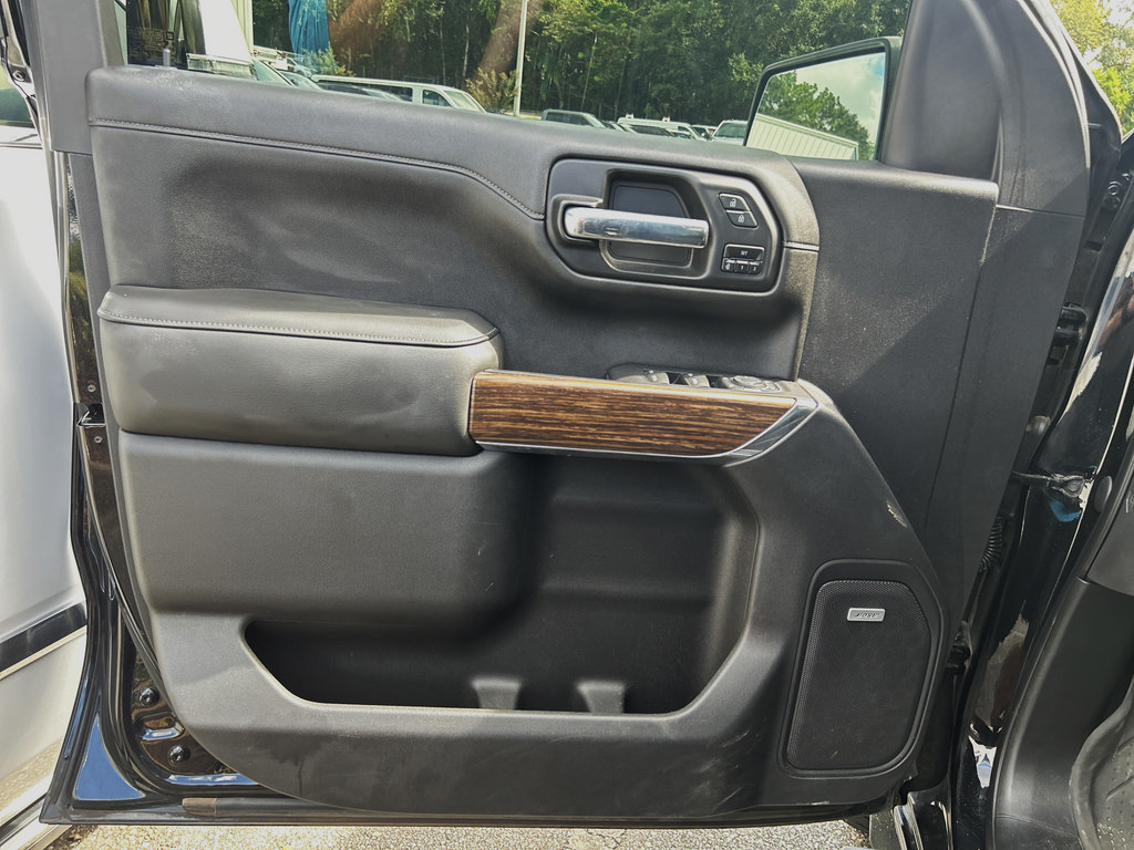 Used 2021 Chevrolet Silverado 1500 High Country w/ Technology Package AWD/4WD image 9