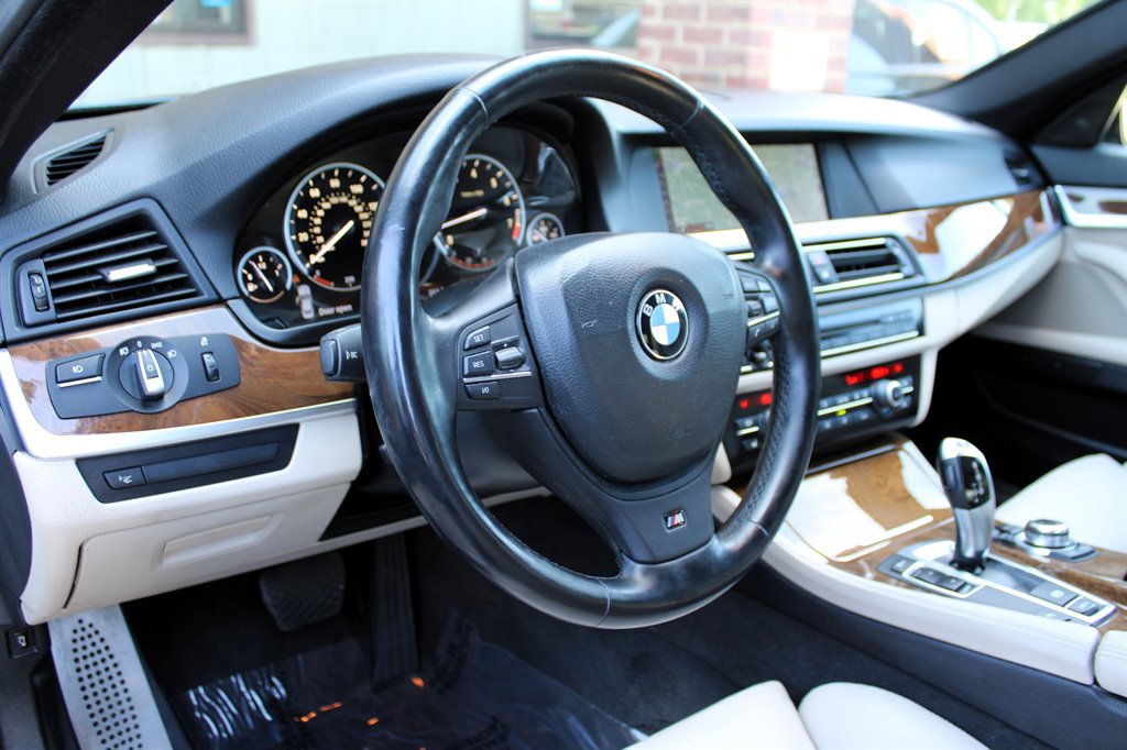 Used 2011 BMW 550i Sedan RWD image 15