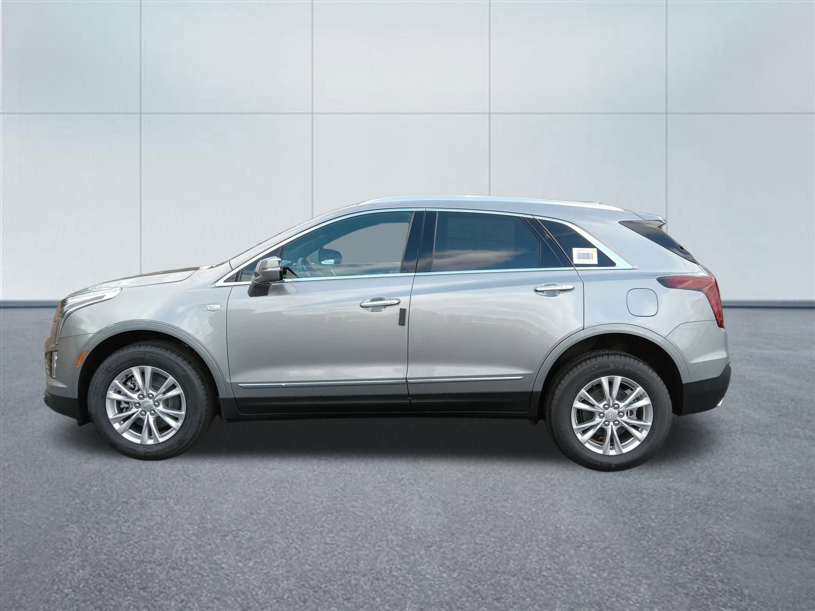 New 2026 Cadillac XT5 Luxury image 2