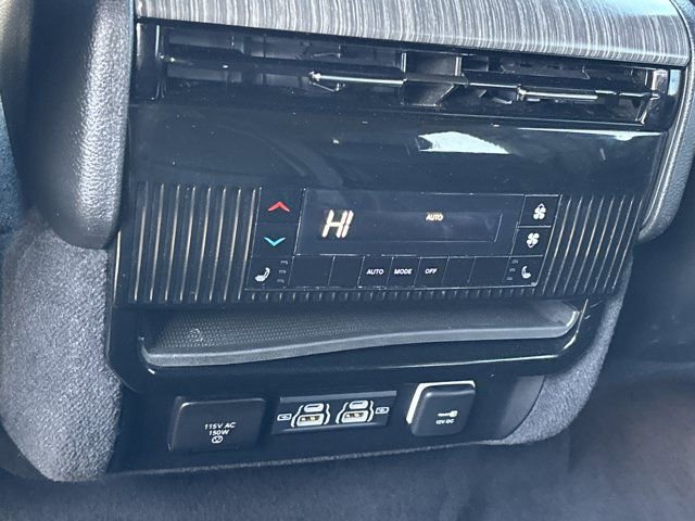 Used 2024 Jeep Wagoneer Series II w/ Flexible Seating Group image 20