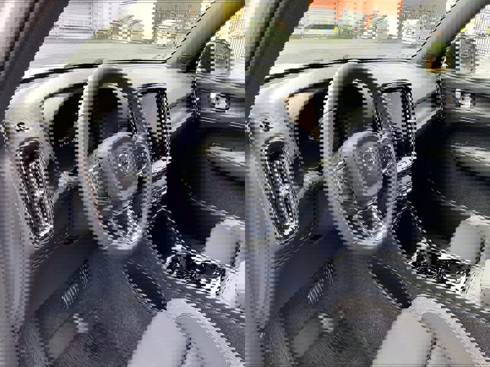 Used 2023 Volvo XC40 Recharge Core w/ Protection Package Premier image 17