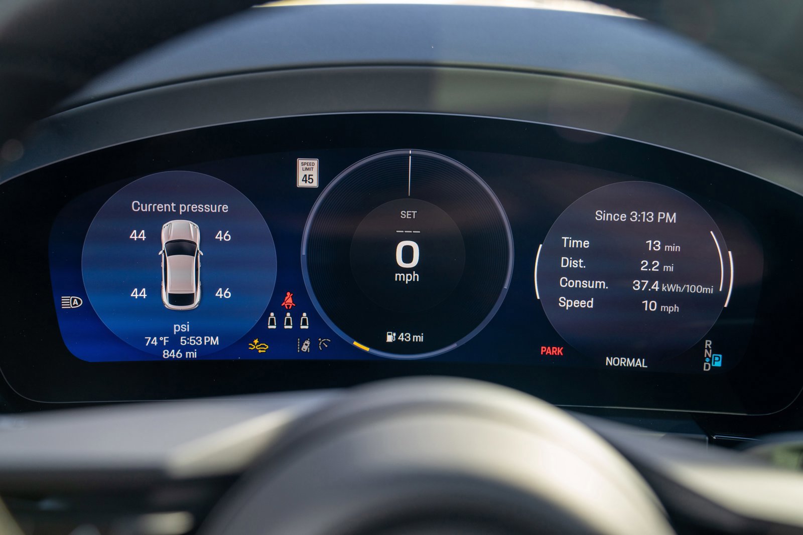 Certified 2025 Porsche Macan 4S Electric AWD/4WD image 15
