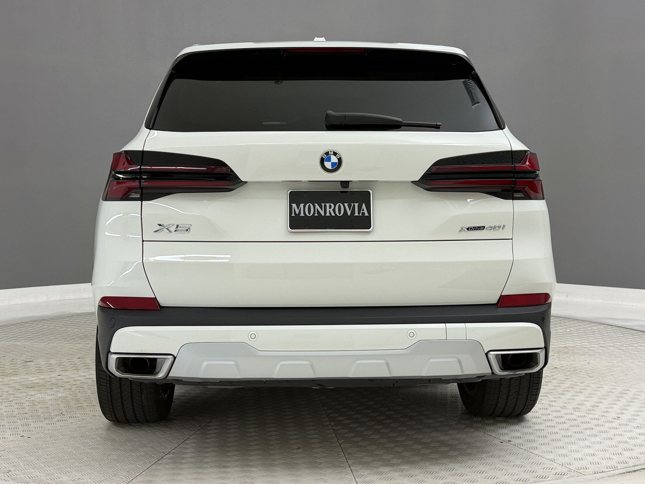 Certified 2024 BMW X5 xDrive40i w/ Parking Assistance Package AWD/4WD image 10