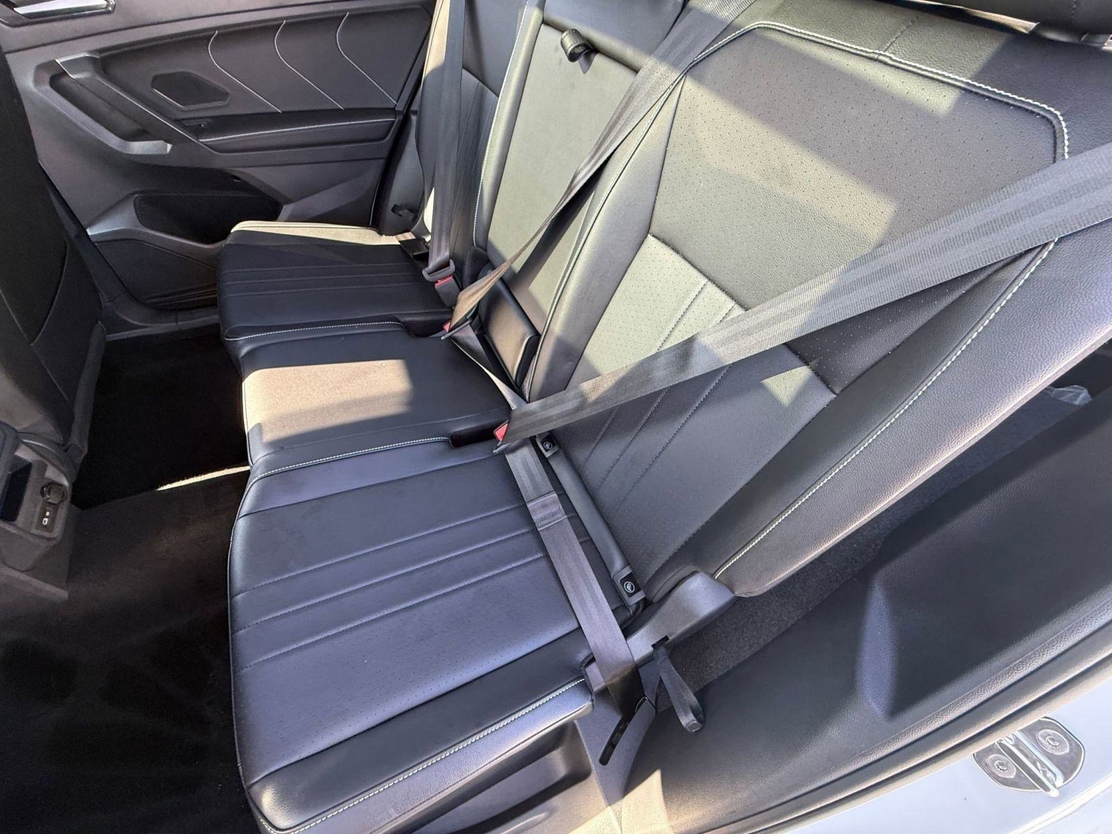 Used 2024 Volkswagen Tiguan SE w/ Panoramic Sunroof Package image 14