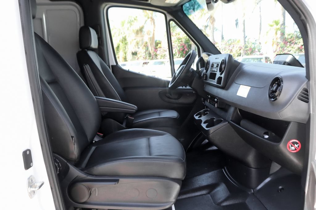 Used 2025 Mercedes-Benz Sprinter 2500 image 36