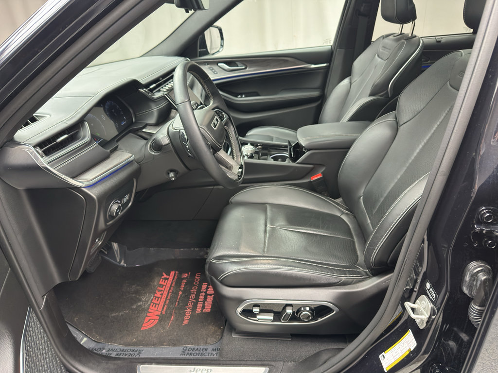 Used 2023 Jeep Grand Cherokee Overland w/ Adv Protech Group III AWD/4WD image 9