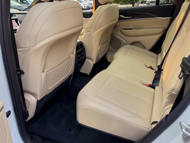 New 2026 Jeep Grand Cherokee Limited w/ Luxury Tech Group II RWD image 12