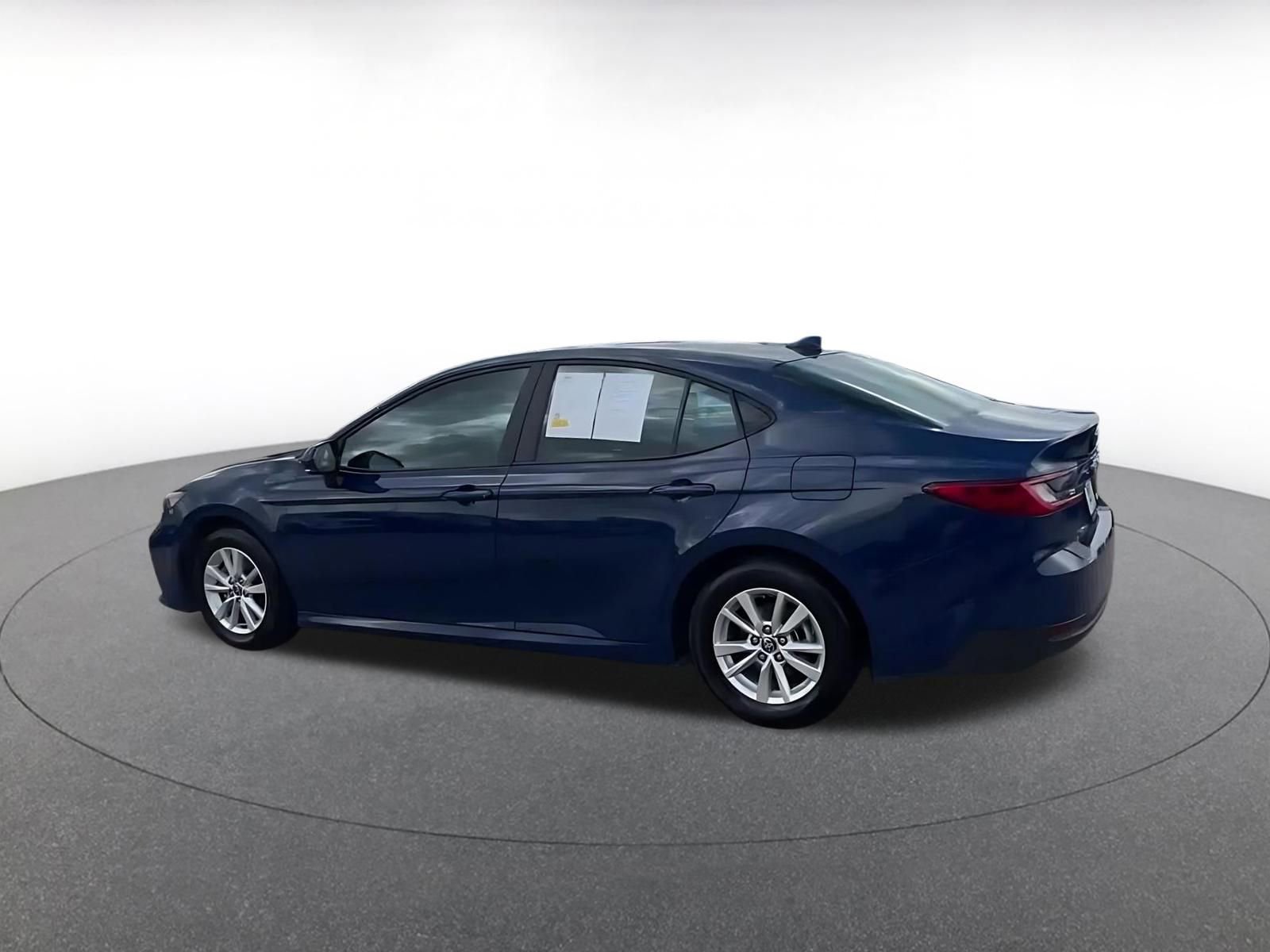 Used 2025 Toyota Camry LE image 10