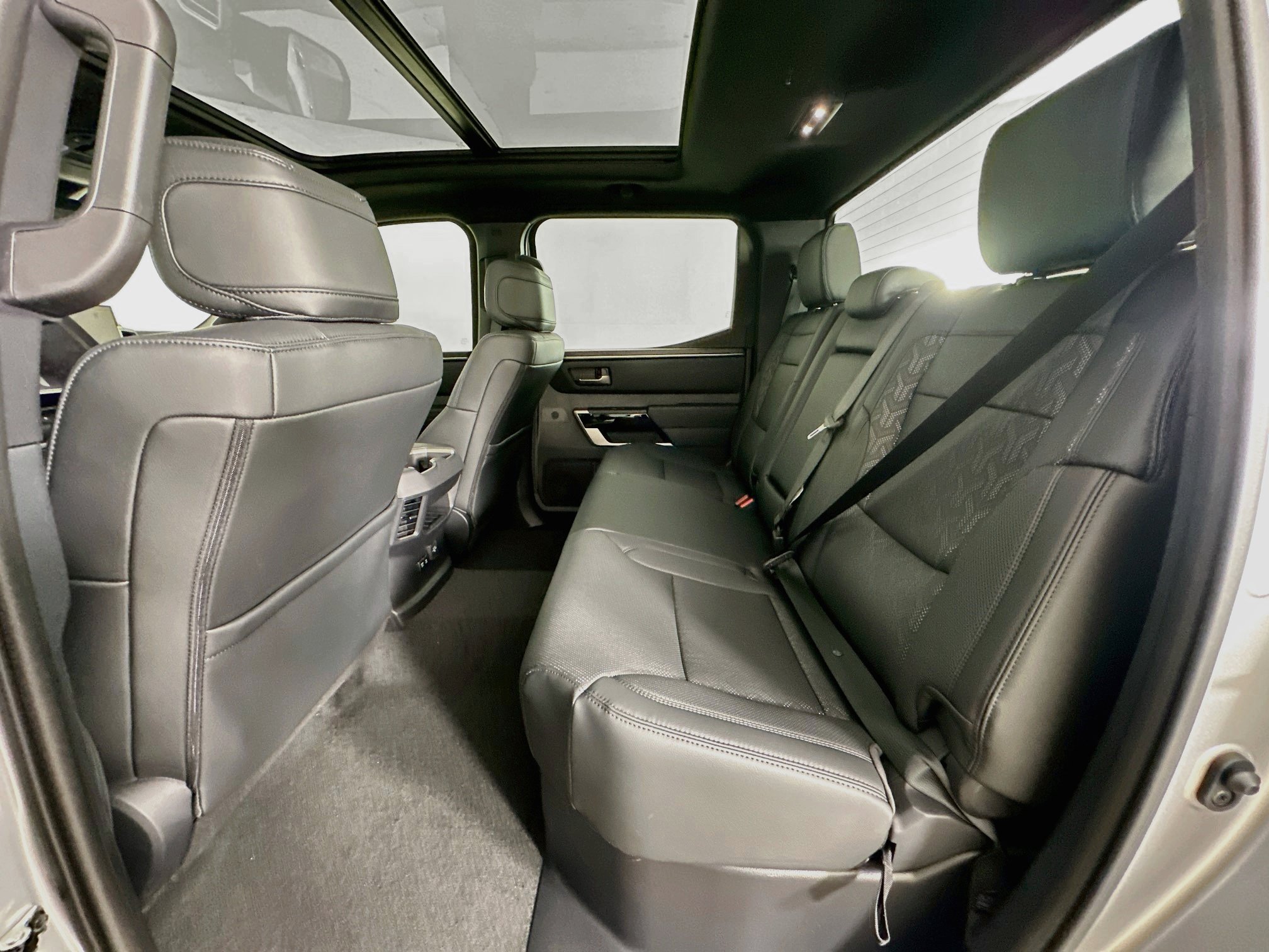 Used 2025 Toyota Tundra Limited AWD/4WD image 28