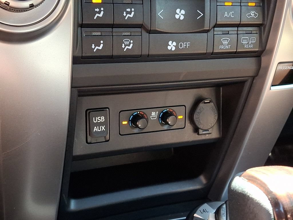 Used 2018 Toyota 4Runner Limited AWD/4WD image 19