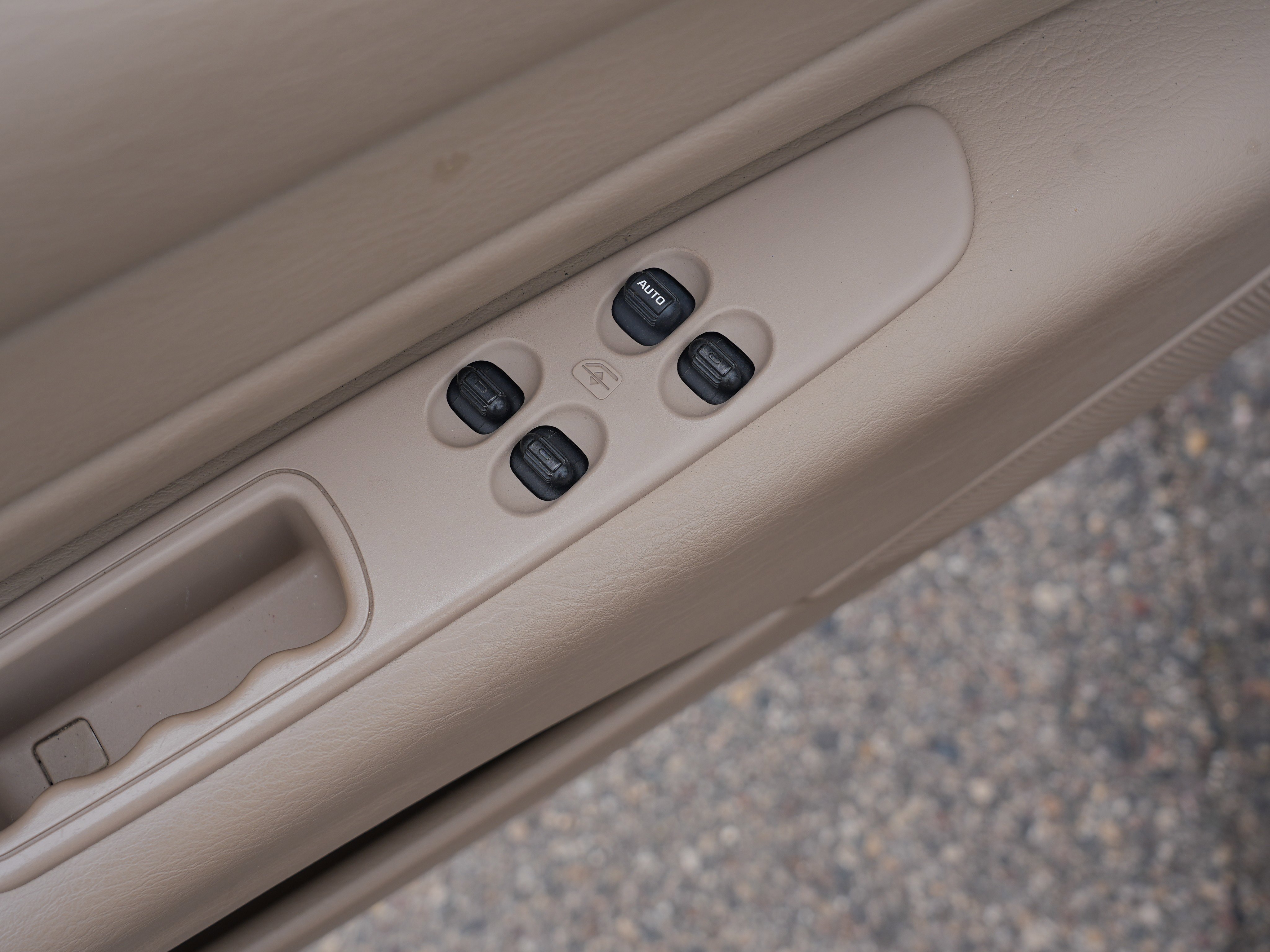 Used 2004 Chrysler Sebring GTC FWD image 18