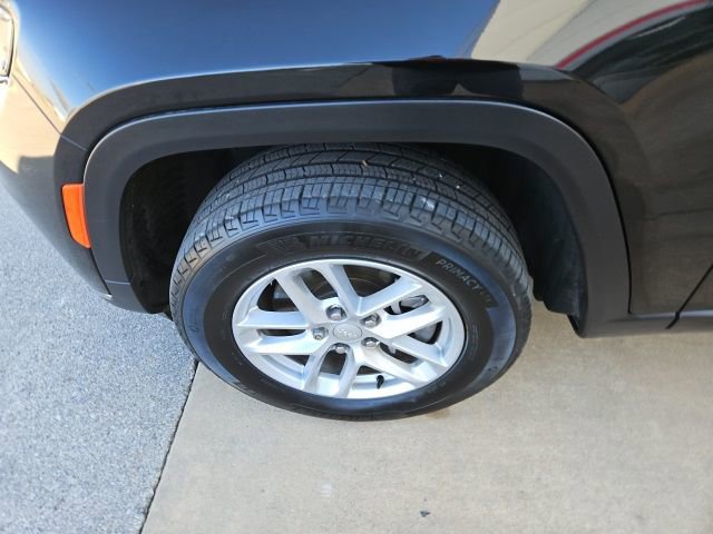 Used 2023 Jeep Grand Cherokee L Laredo image 12