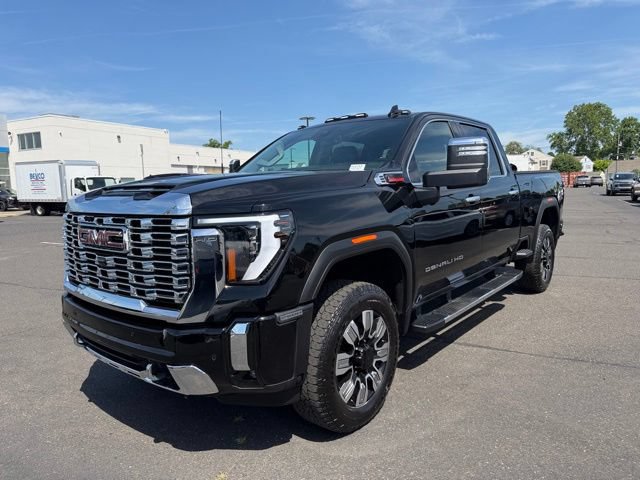 Used 2024 GMC Sierra 2500 Denali AWD/4WD image 3