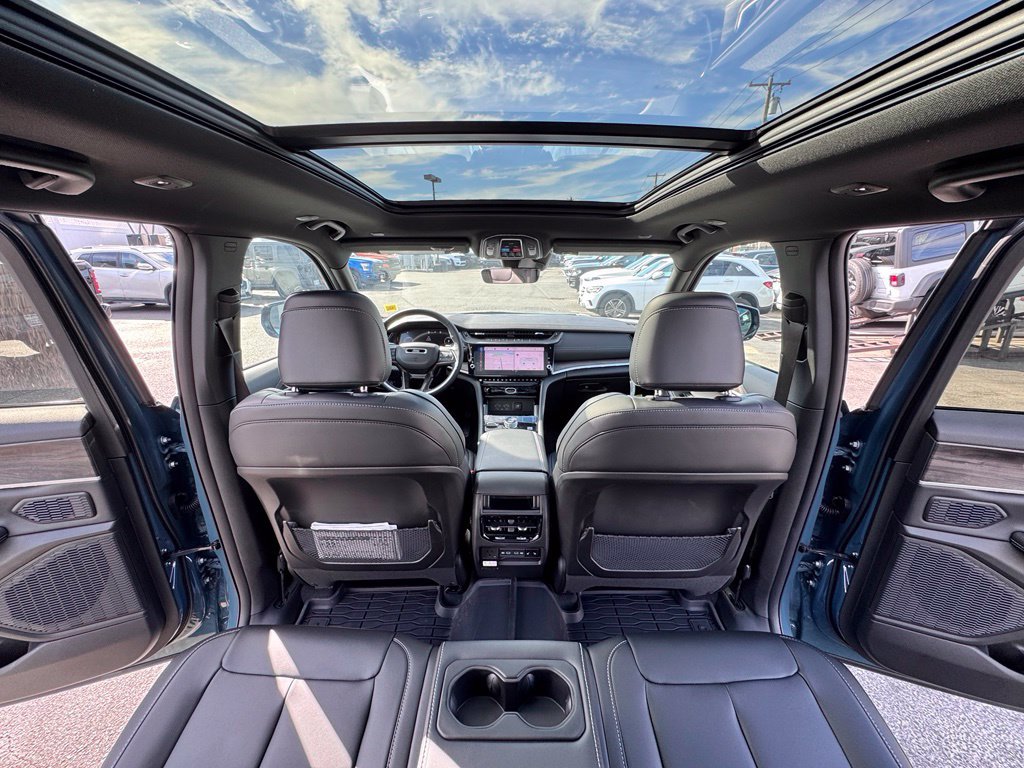 New 2026 Jeep Grand Cherokee Limited w/ Limited Altitude Package AWD/4WD image 24
