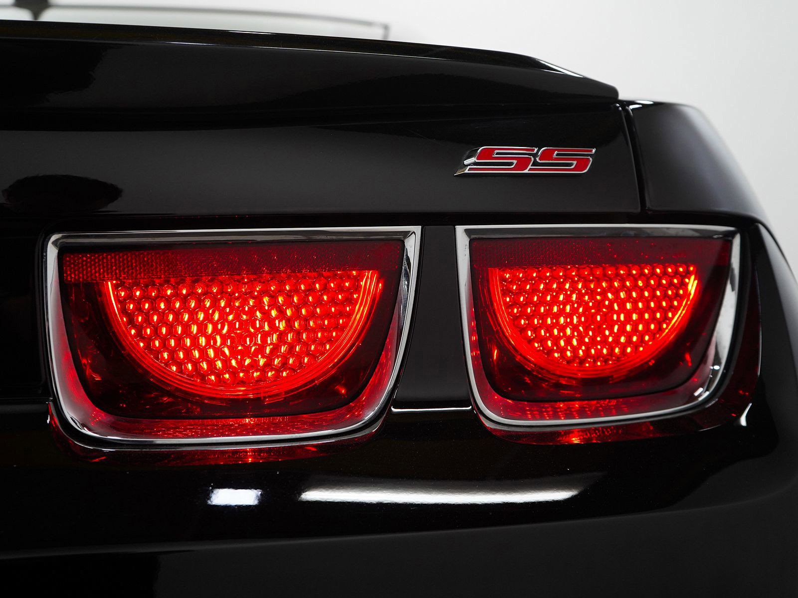 Used 2013 Chevrolet Camaro SS w/ RS Package RWD image 9