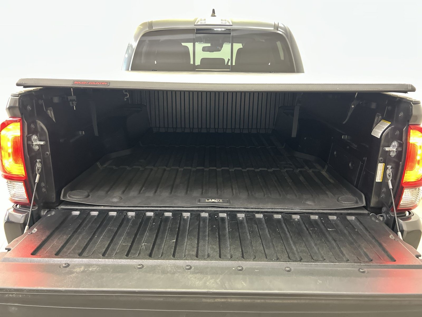 Used 2023 Toyota Tacoma SR5 AWD/4WD image 25