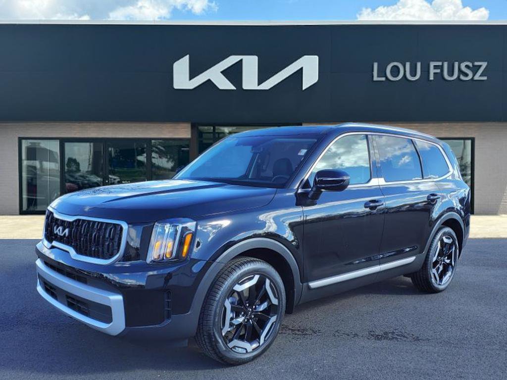 Used 2024 Kia Telluride EX w/ EX Captain's Chair Package