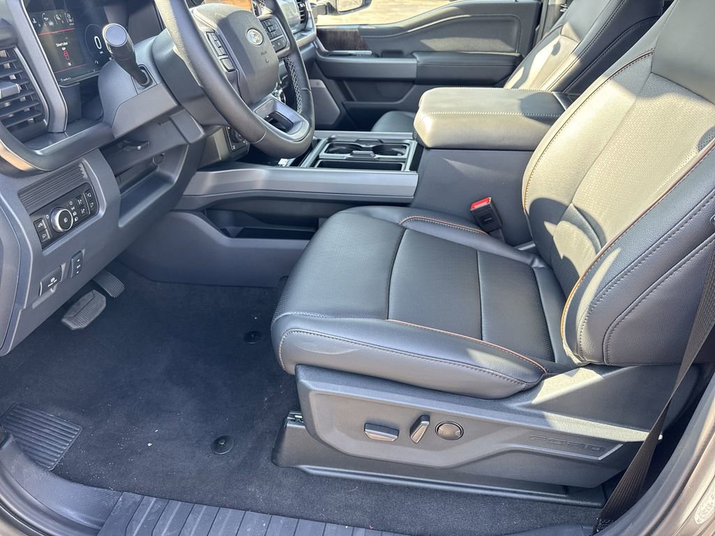 New 2026 Ford F250 Lariat w/ Black Appearance Package image 9