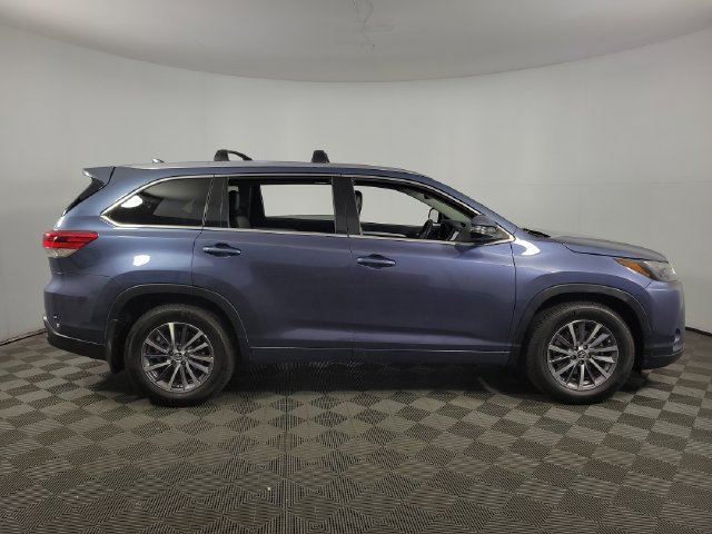 Used 2017 Toyota Highlander XLE AWD/4WD image 11