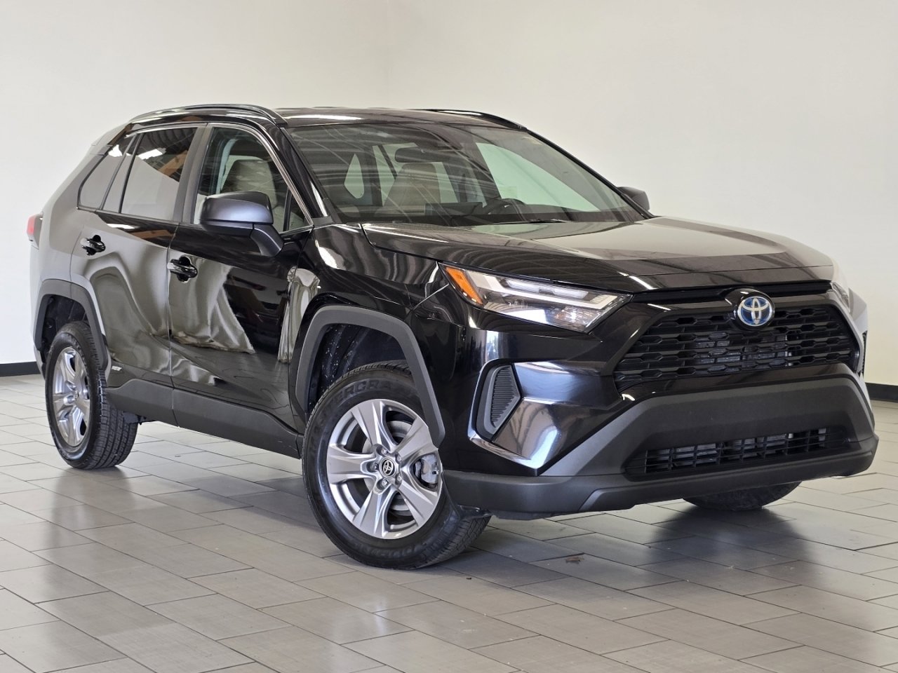 Certified 2023 Toyota RAV4 LE AWD/4WD image 2