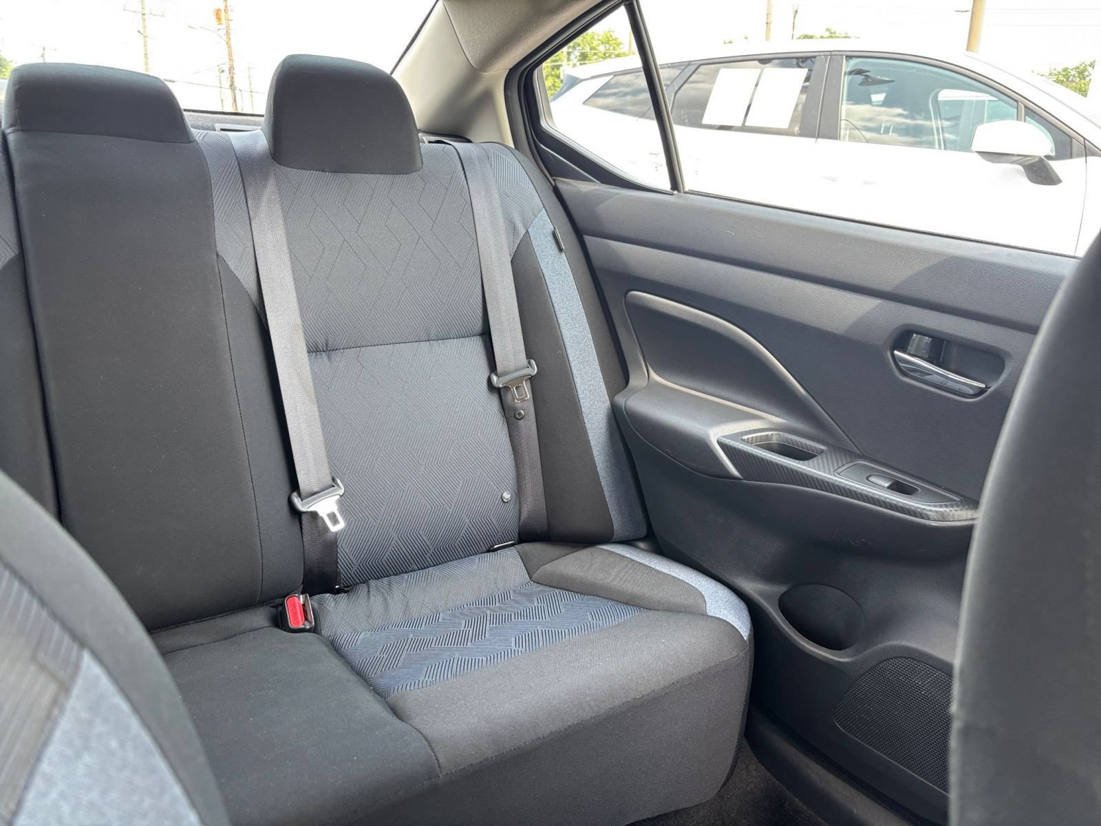 Used 2025 Nissan Versa SV FWD image 35